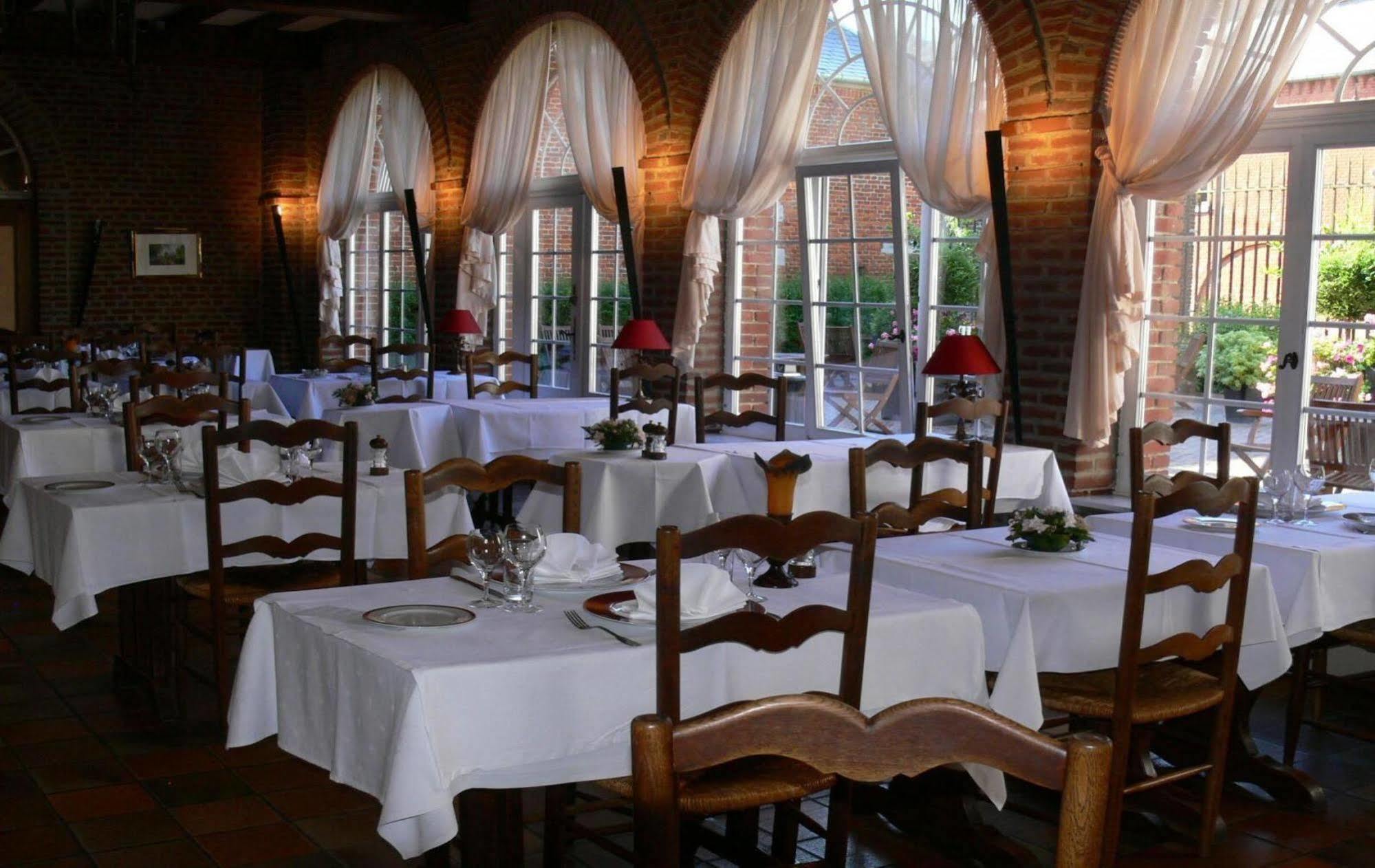 Logis - Chateau De La Motte - Hotel & Restaurant Liessies Exterior foto